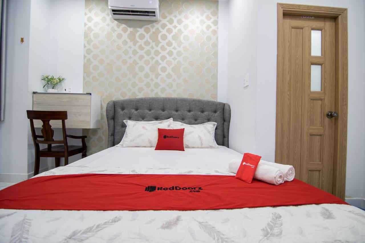 Отель Reddoorz Near Saigon Zoo Хошимин Экстерьер фото