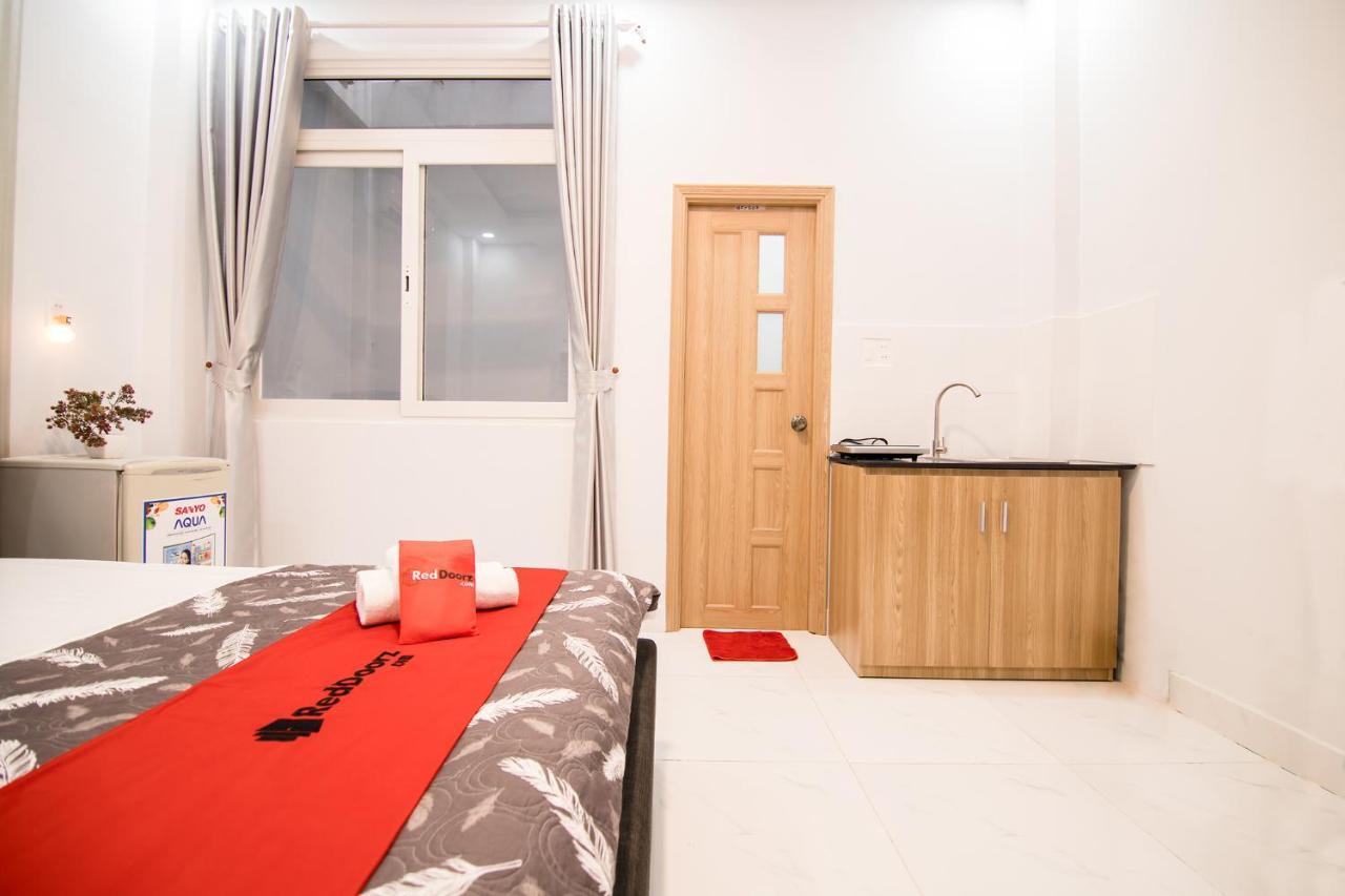 Отель Reddoorz Near Saigon Zoo Хошимин Экстерьер фото