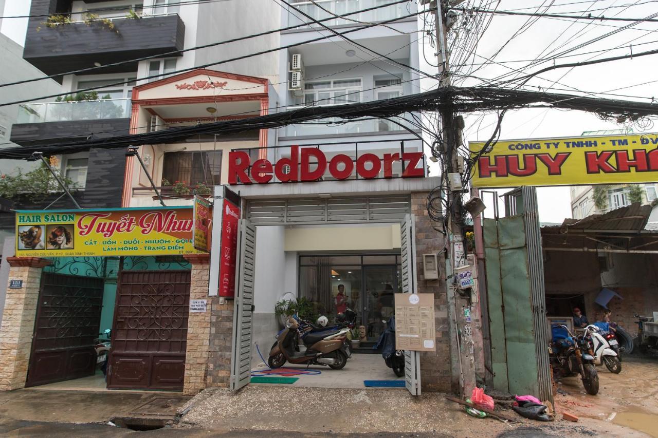 Отель Reddoorz Near Saigon Zoo Хошимин Экстерьер фото